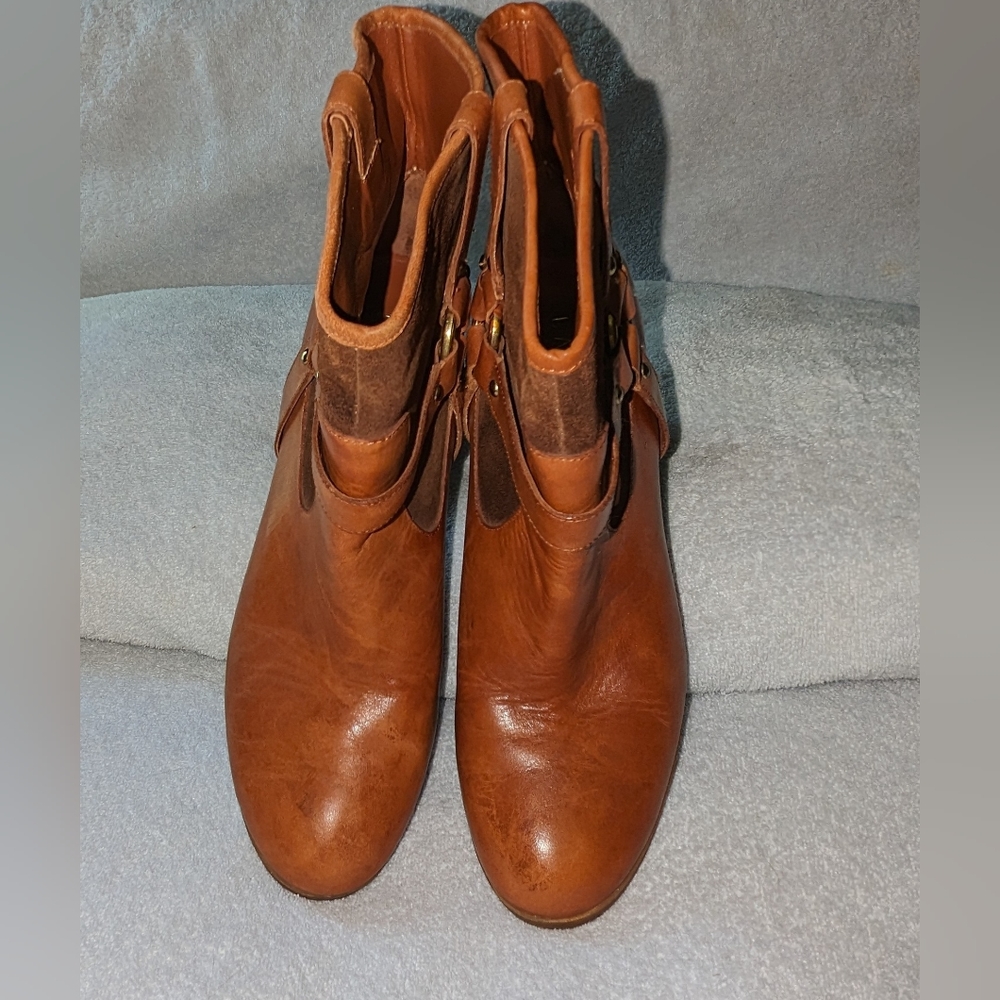 Lauren Ralph Lauren Dylan suede and leather mid heel boots. Size 8.5